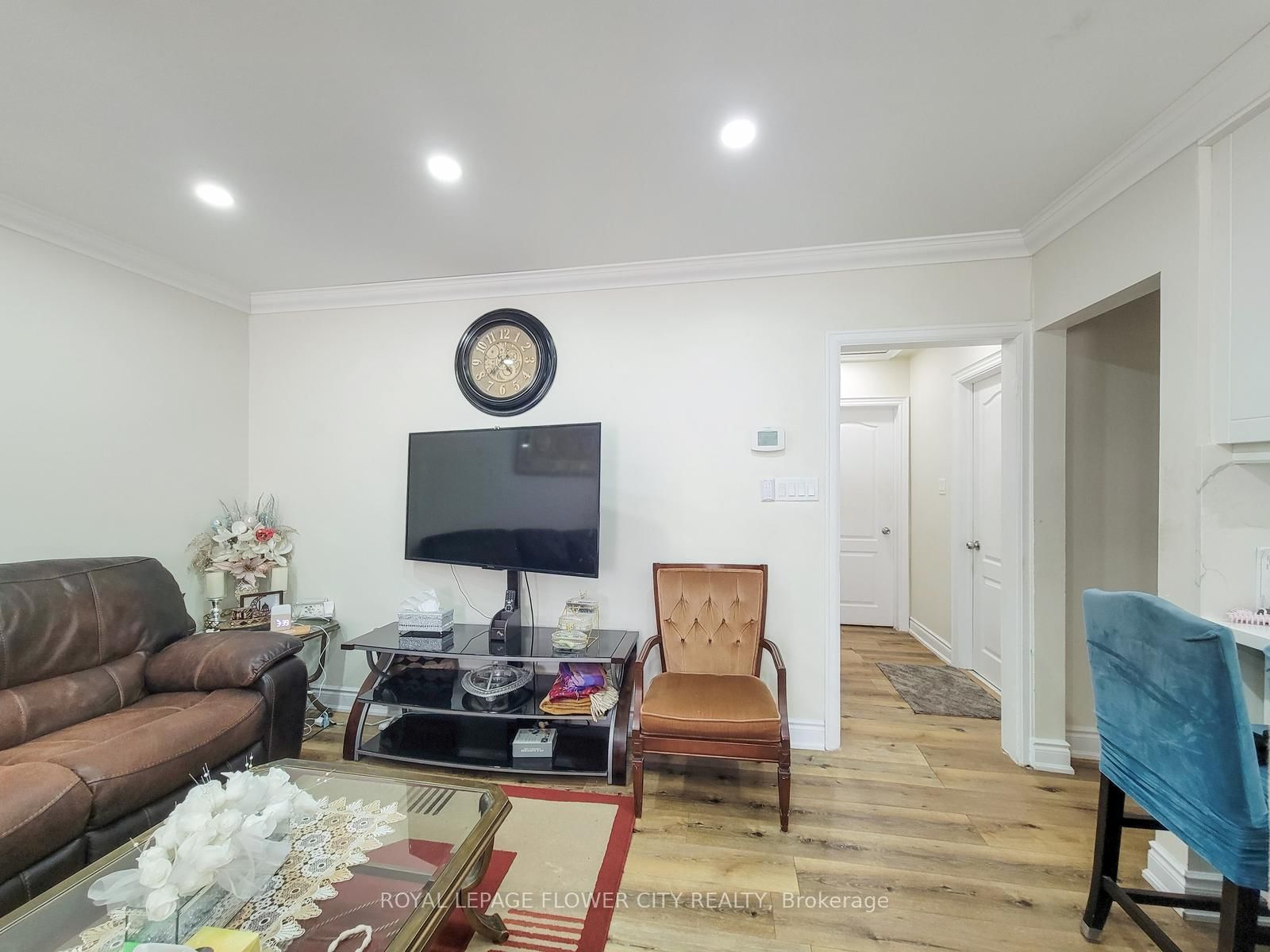 Detached House for sale at 823 Queensdale Avenue, Hamilton, Ontario, L8V 1M7 - Raleigh - MLS: X12941502