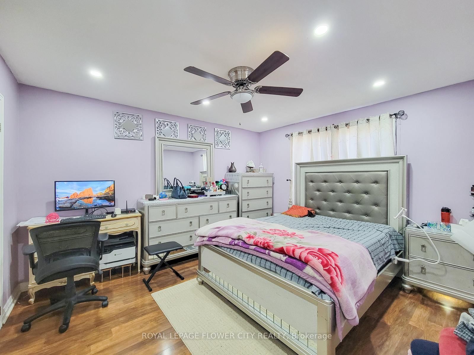 Detached House for sale at 823 Queensdale Avenue, Hamilton, Ontario, L8V 1M7 - Raleigh - MLS: X12941502