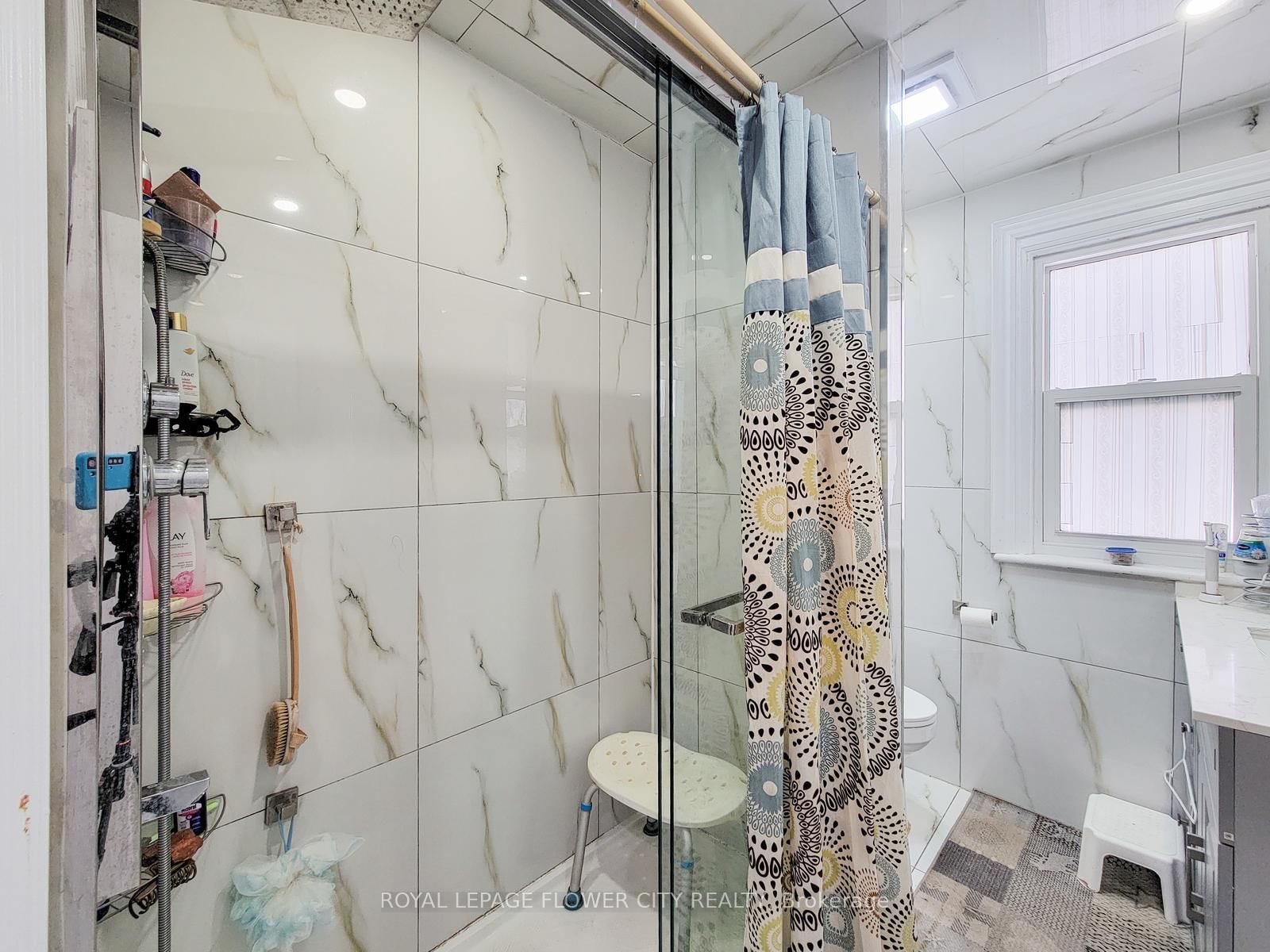 Detached House for sale at 823 Queensdale Avenue, Hamilton, Ontario, L8V 1M7 - Raleigh - MLS: X12941502