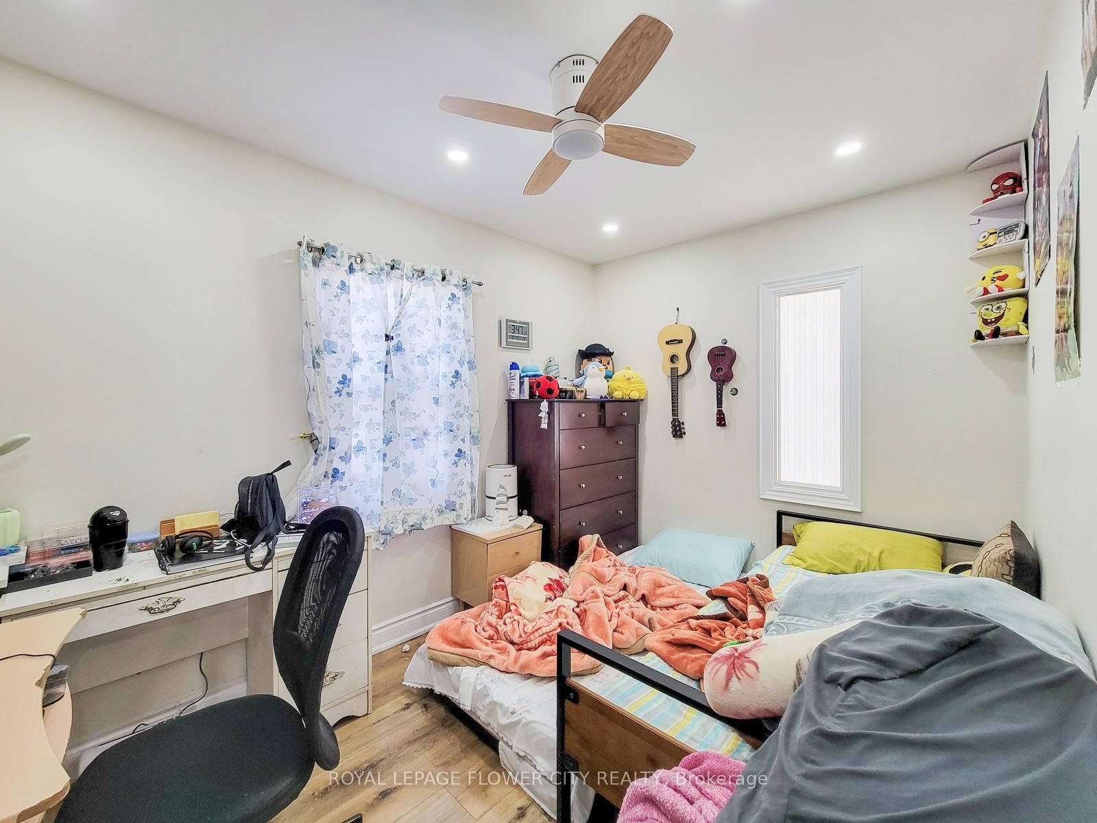 Detached House for sale at 823 Queensdale Avenue, Hamilton, Ontario, L8V 1M7 - Raleigh - MLS: X12941502