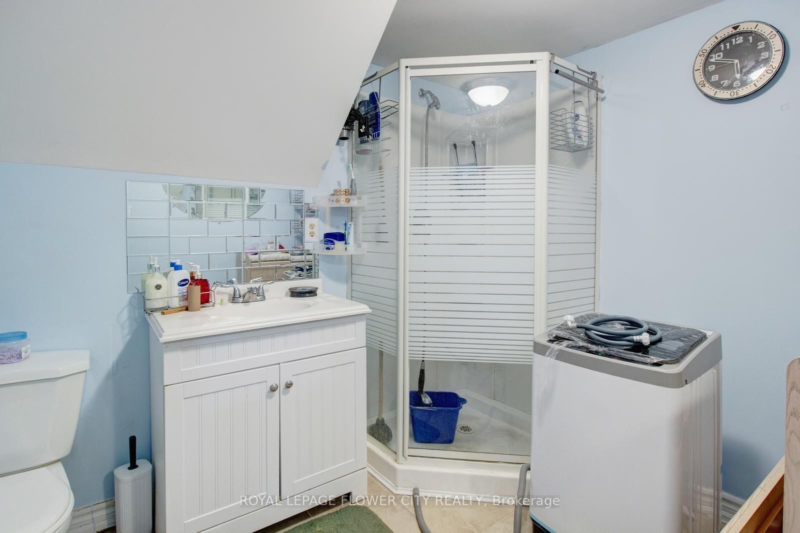 Detached House for sale at 823 Queensdale Avenue, Hamilton, Ontario, L8V 1M7 - Raleigh - MLS: X12941502