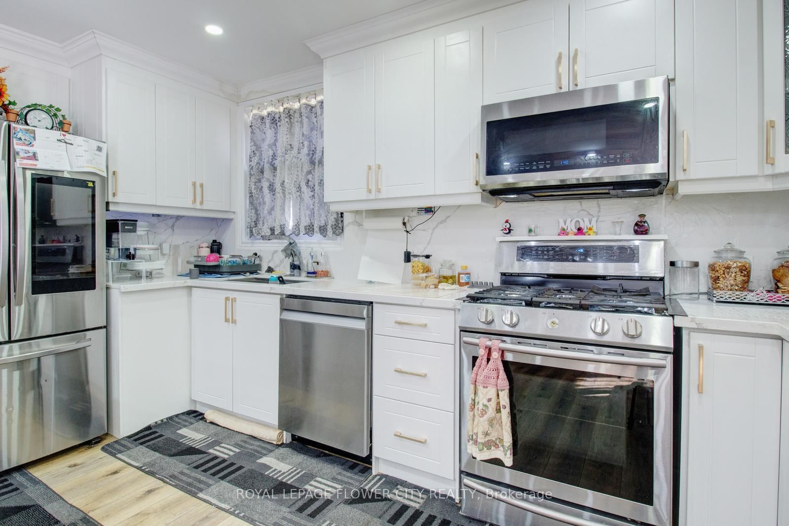 Detached House for sale at 823 Queensdale Avenue, Hamilton, Ontario, L8V 1M7 - Raleigh - MLS: X12941502