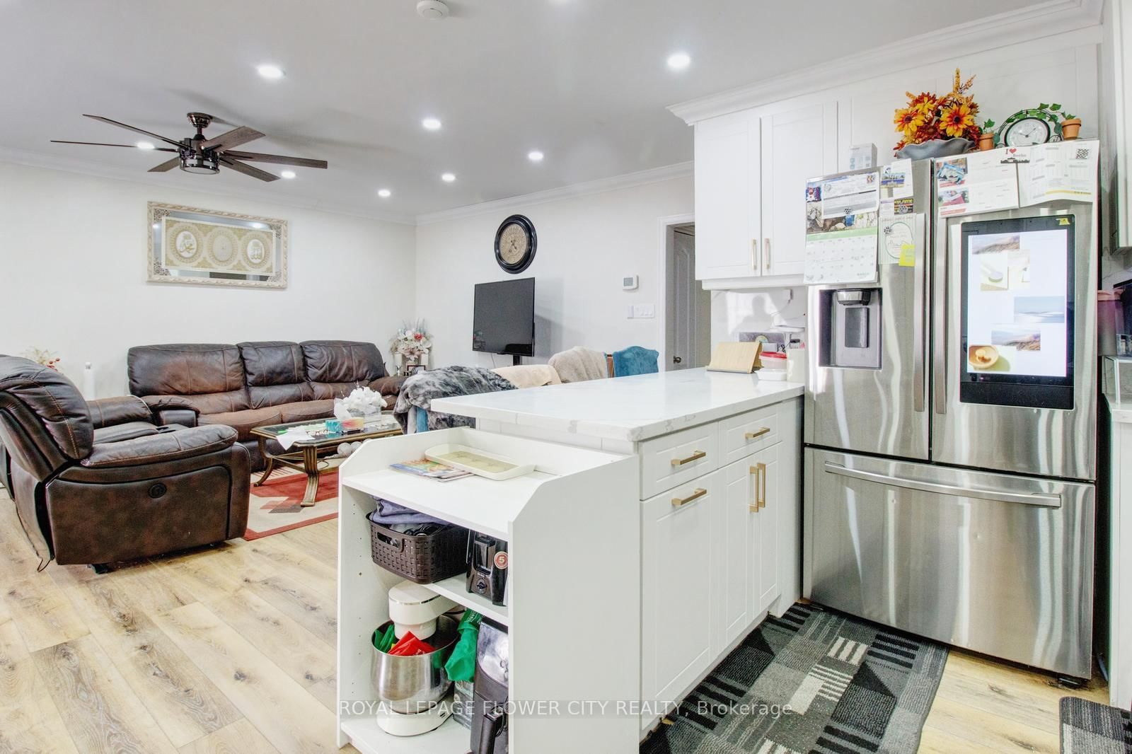 Detached House for sale at 823 Queensdale Avenue, Hamilton, Ontario, L8V 1M7 - Raleigh - MLS: X12941502