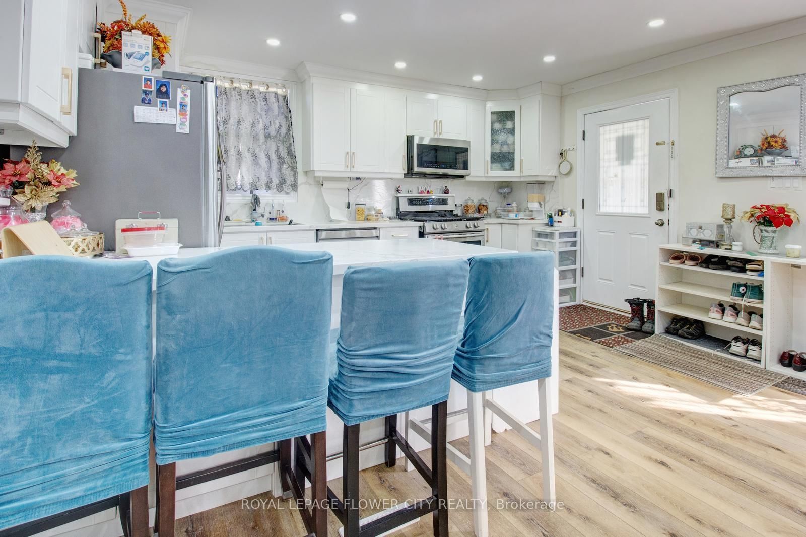 Detached House for sale at 823 Queensdale Avenue, Hamilton, Ontario, L8V 1M7 - Raleigh - MLS: X12941502