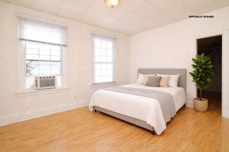 224 Broadway Ave, Hamilton, L8S 2W6 | Image 2