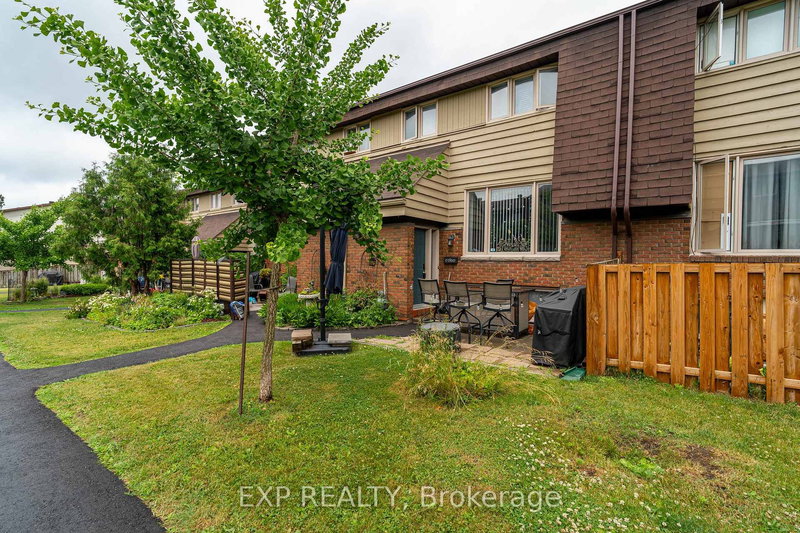 12 - 2610 Draper Ave, Ottawa, K2H 8X8 | Image 2