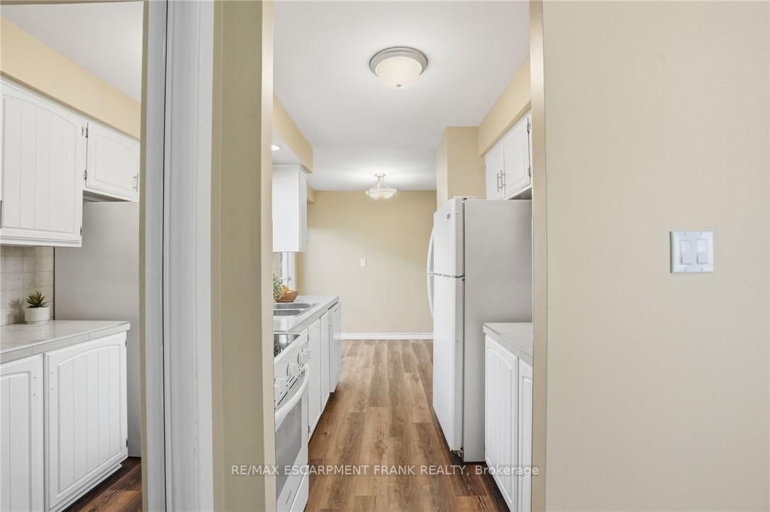 Semi-Detached House for sale at 94 WENDOVER Drive, Hamilton, Ontario, L9C 5X5 - Fessenden - MLS: X12941784