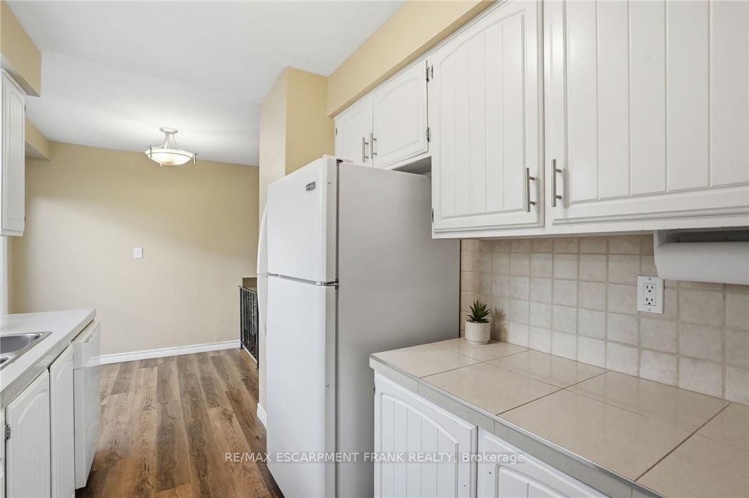 Semi-Detached House for sale at 94 WENDOVER Drive, Hamilton, Ontario, L9C 5X5 - Fessenden - MLS: X12941784