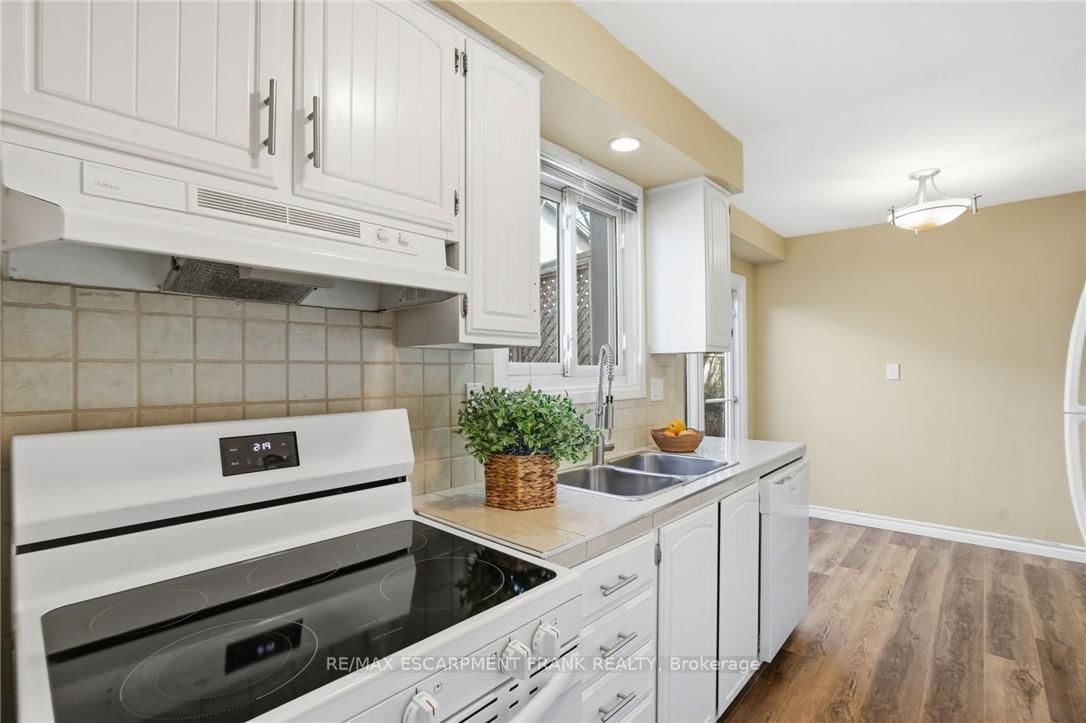 Semi-Detached House for sale at 94 WENDOVER Drive, Hamilton, Ontario, L9C 5X5 - Fessenden - MLS: X12941784