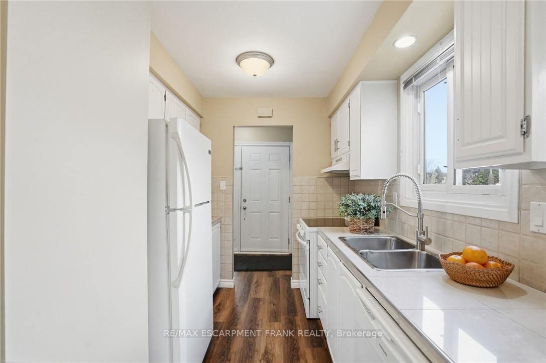 Semi-Detached House for sale at 94 WENDOVER Drive, Hamilton, Ontario, L9C 5X5 - Fessenden - MLS: X12941784