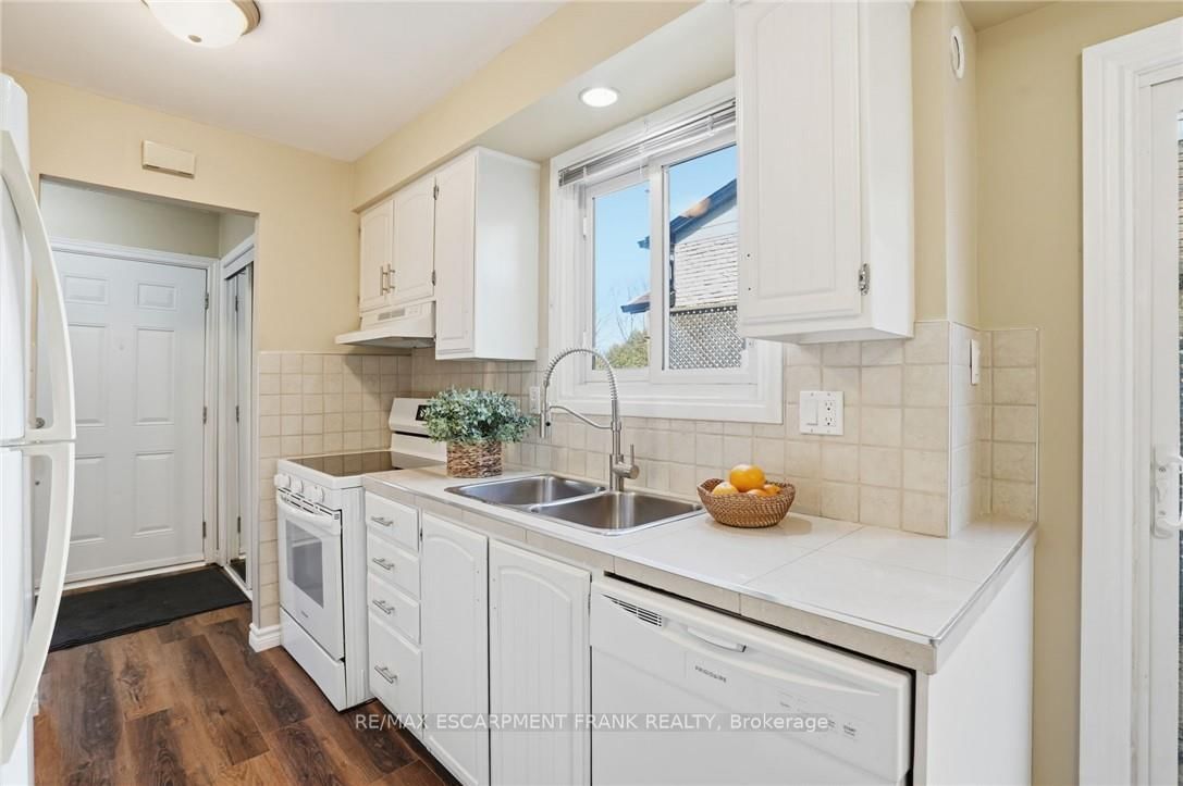 Semi-Detached House for sale at 94 WENDOVER Drive, Hamilton, Ontario, L9C 5X5 - Fessenden - MLS: X12941784