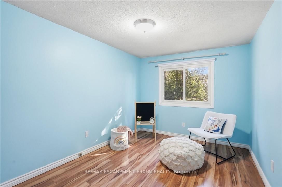 Semi-Detached House for sale at 94 WENDOVER Drive, Hamilton, Ontario, L9C 5X5 - Fessenden - MLS: X12941784