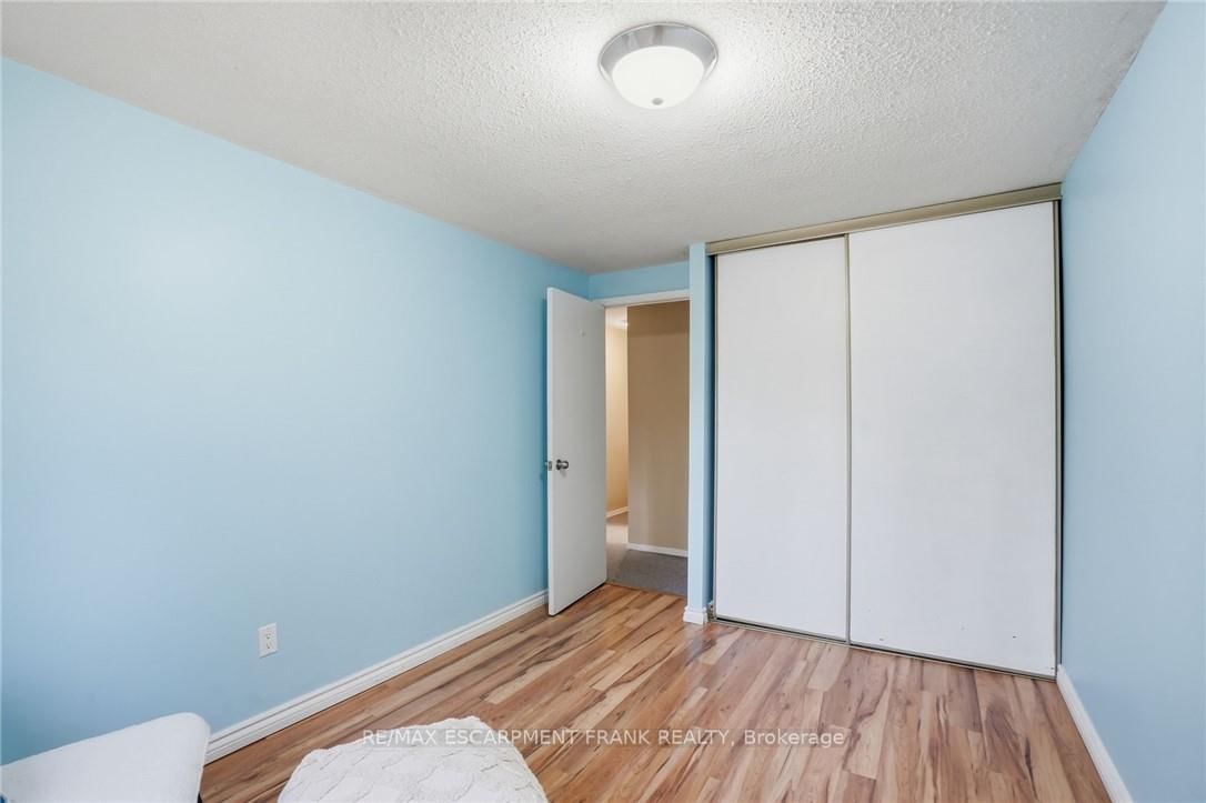 Semi-Detached House for sale at 94 WENDOVER Drive, Hamilton, Ontario, L9C 5X5 - Fessenden - MLS: X12941784