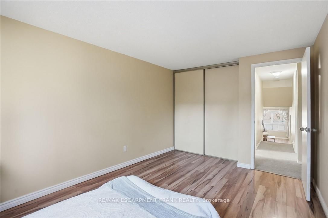 Semi-Detached House for sale at 94 WENDOVER Drive, Hamilton, Ontario, L9C 5X5 - Fessenden - MLS: X12941784