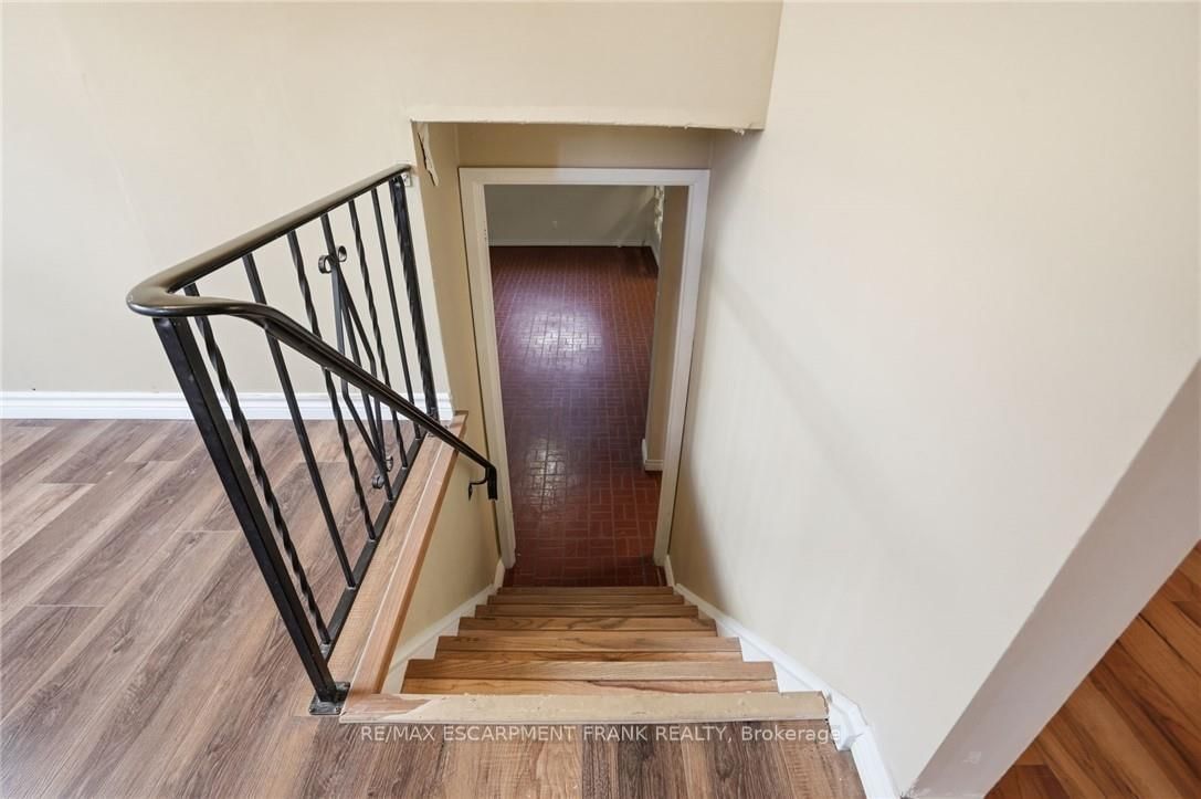 Semi-Detached House for sale at 94 WENDOVER Drive, Hamilton, Ontario, L9C 5X5 - Fessenden - MLS: X12941784