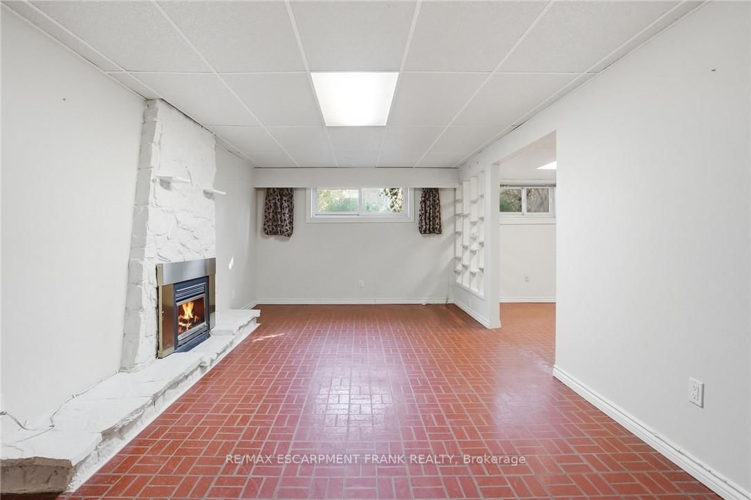 Semi-Detached House for sale at 94 WENDOVER Drive, Hamilton, Ontario, L9C 5X5 - Fessenden - MLS: X12941784