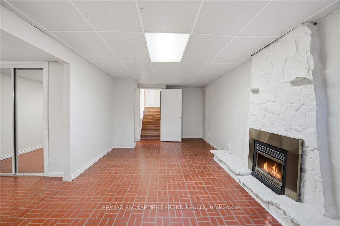 Semi-Detached House for sale at 94 WENDOVER Drive, Hamilton, Ontario, L9C 5X5 - Fessenden - MLS: X12941784