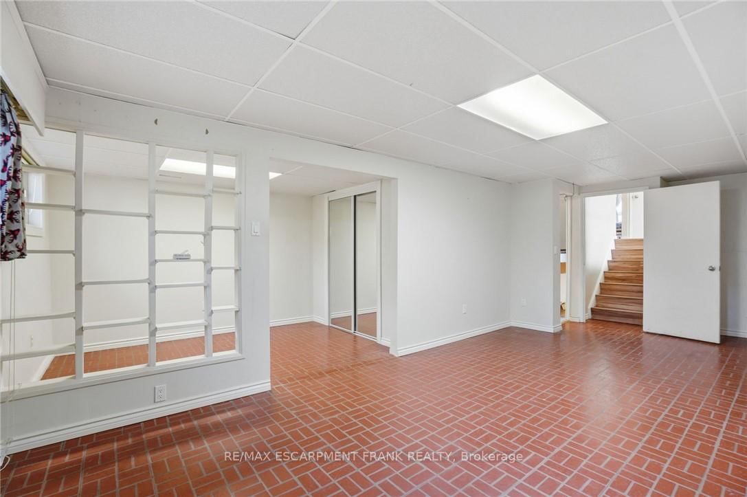 Semi-Detached House for sale at 94 WENDOVER Drive, Hamilton, Ontario, L9C 5X5 - Fessenden - MLS: X12941784