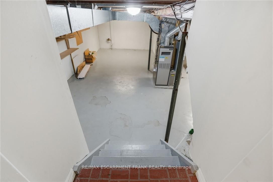 Semi-Detached House for sale at 94 WENDOVER Drive, Hamilton, Ontario, L9C 5X5 - Fessenden - MLS: X12941784