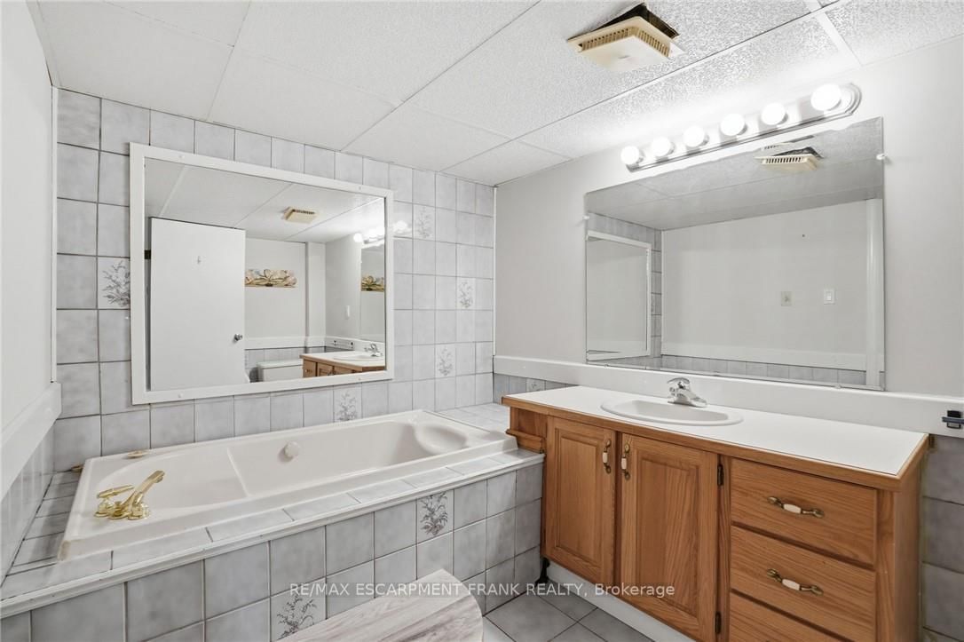 Semi-Detached House for sale at 94 WENDOVER Drive, Hamilton, Ontario, L9C 5X5 - Fessenden - MLS: X12941784