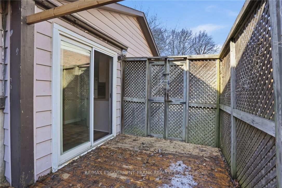 Semi-Detached House for sale at 94 WENDOVER Drive, Hamilton, Ontario, L9C 5X5 - Fessenden - MLS: X12941784