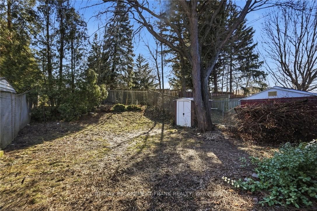 Semi-Detached House for sale at 94 WENDOVER Drive, Hamilton, Ontario, L9C 5X5 - Fessenden - MLS: X12941784