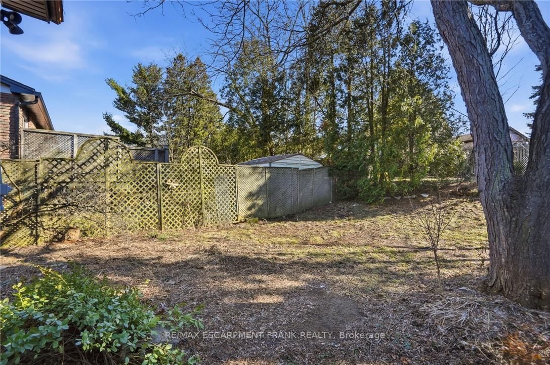 Semi-Detached House for sale at 94 WENDOVER Drive, Hamilton, Ontario, L9C 5X5 - Fessenden - MLS: X12941784