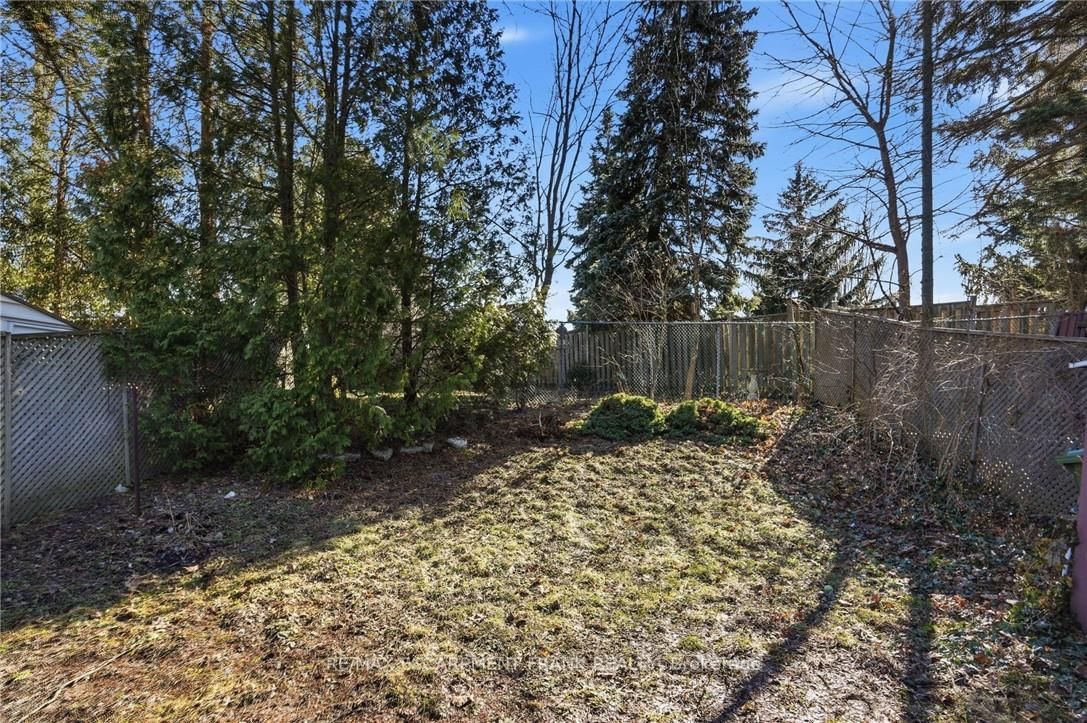 Semi-Detached House for sale at 94 WENDOVER Drive, Hamilton, Ontario, L9C 5X5 - Fessenden - MLS: X12941784