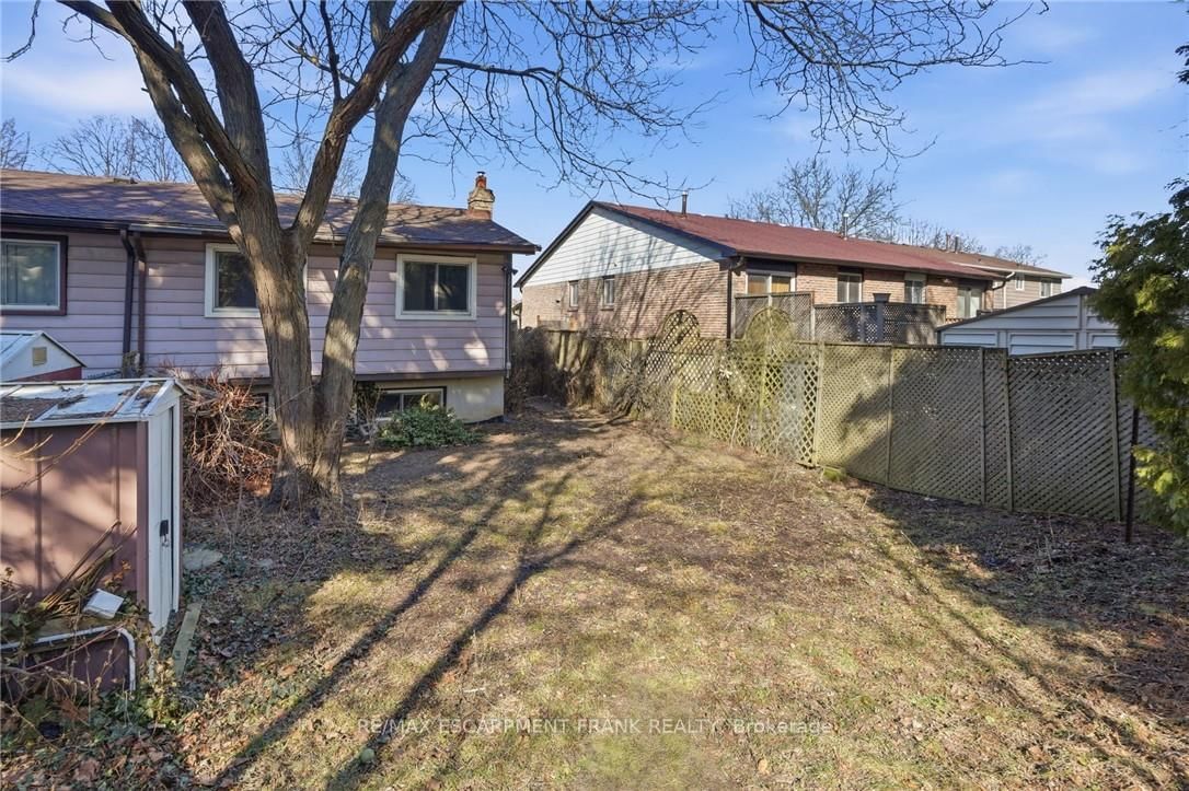 Semi-Detached House for sale at 94 WENDOVER Drive, Hamilton, Ontario, L9C 5X5 - Fessenden - MLS: X12941784