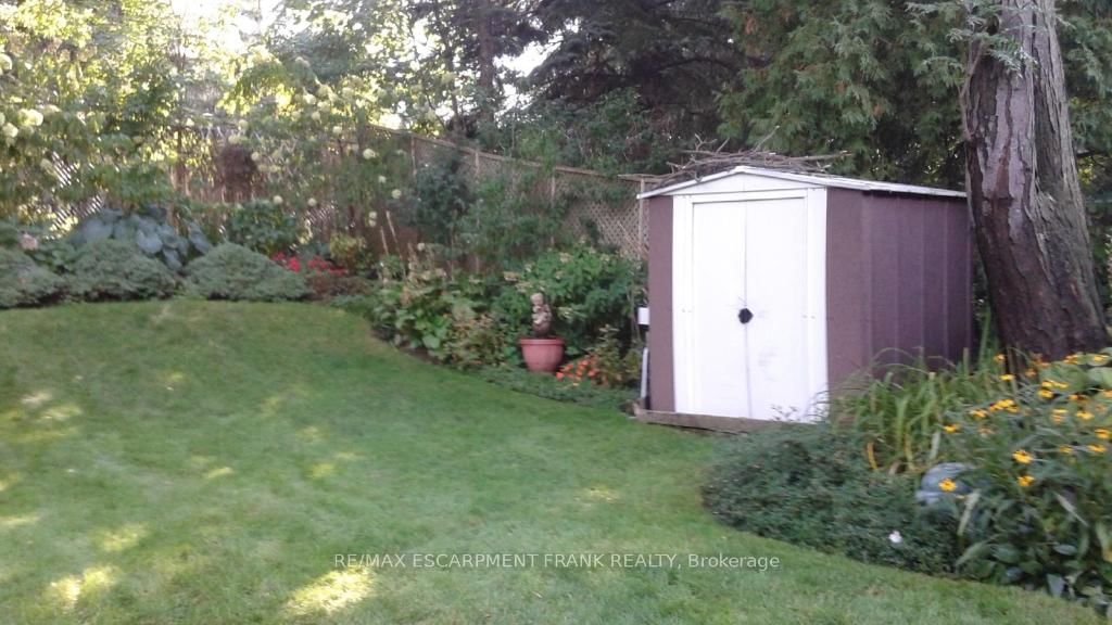 Semi-Detached House for sale at 94 WENDOVER Drive, Hamilton, Ontario, L9C 5X5 - Fessenden - MLS: X12941784