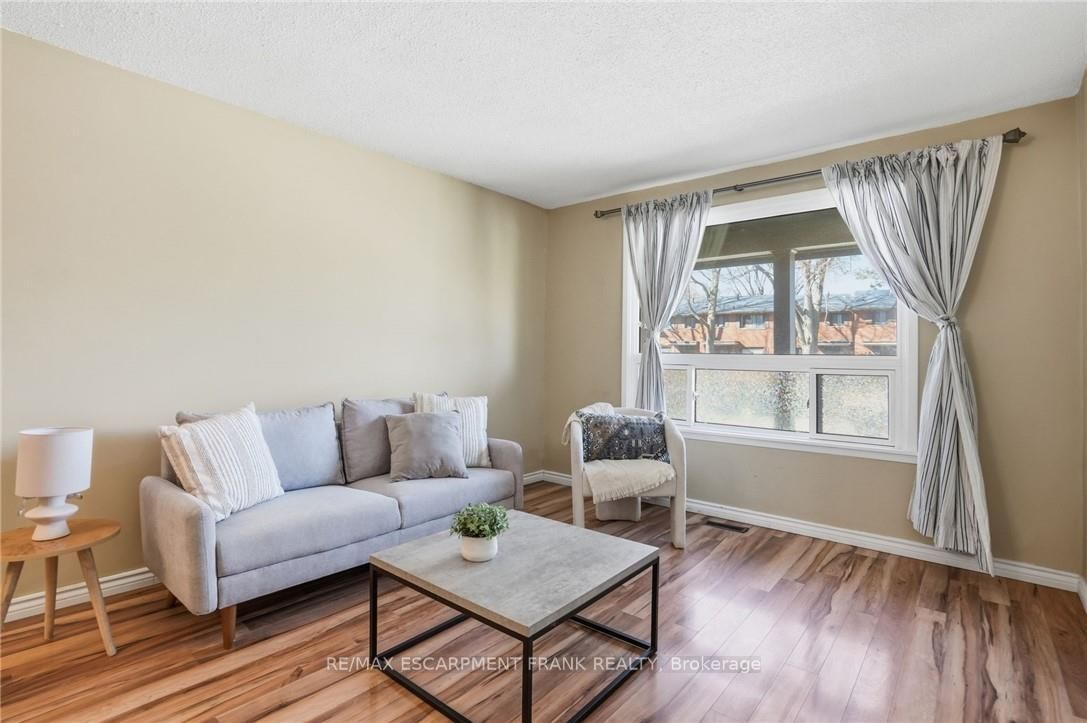 Semi-Detached House for sale at 94 WENDOVER Drive, Hamilton, Ontario, L9C 5X5 - Fessenden - MLS: X12941784