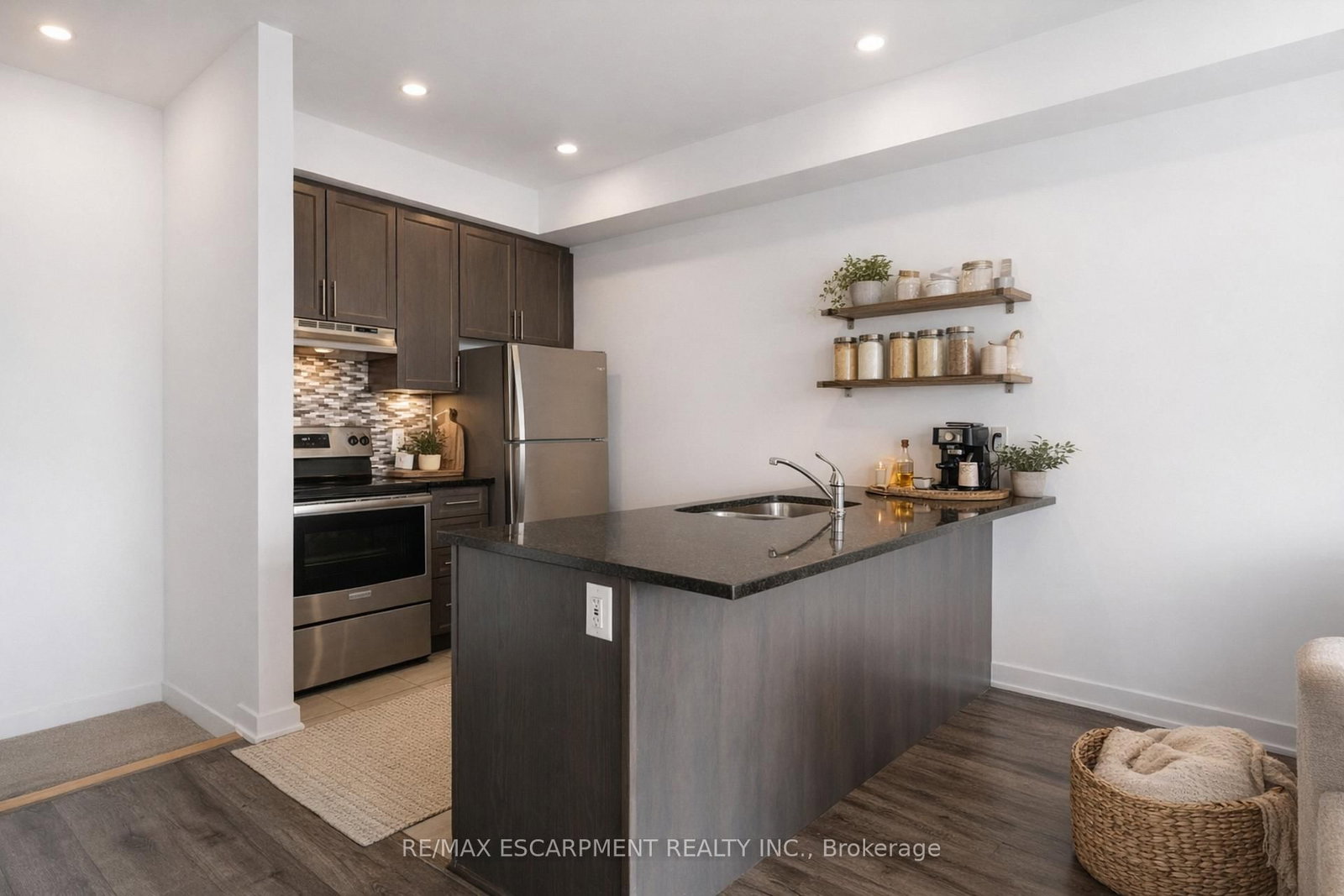 590 North Service Road, Unit 44 - Photo 6