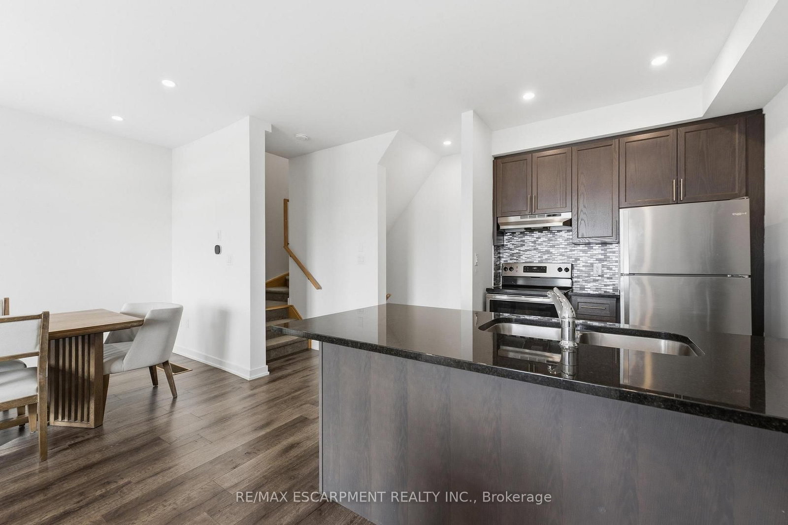 590 North Service Road, Unit 44 - Photo 8