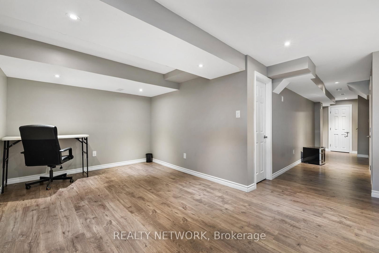 Semi-Detached House for sale at 113 Echovalley Drive, Hamilton, Ontario, L8J 0H1 - Stoney Creek Mountain - MLS: X12942064