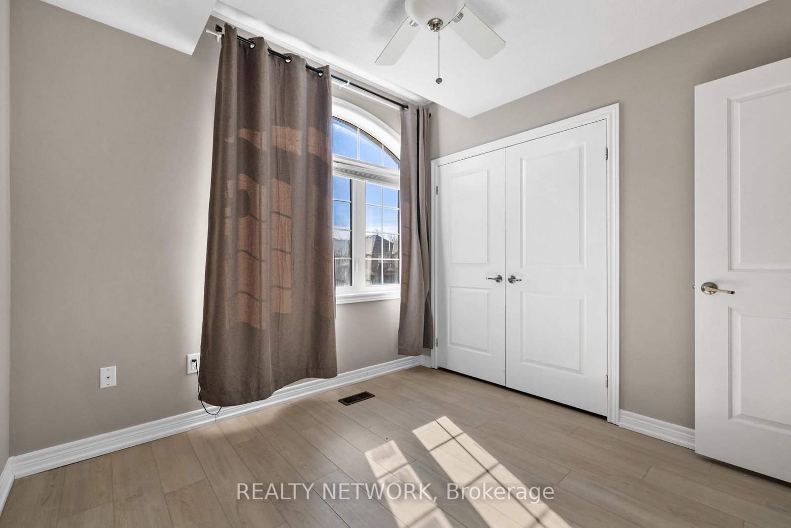 Semi-Detached House for sale at 113 Echovalley Drive, Hamilton, Ontario, L8J 0H1 - Stoney Creek Mountain - MLS: X12942064