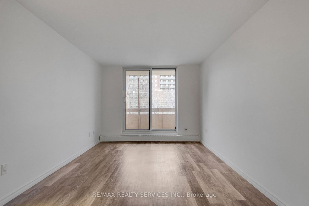 507 - 223 Jackson Street W 2