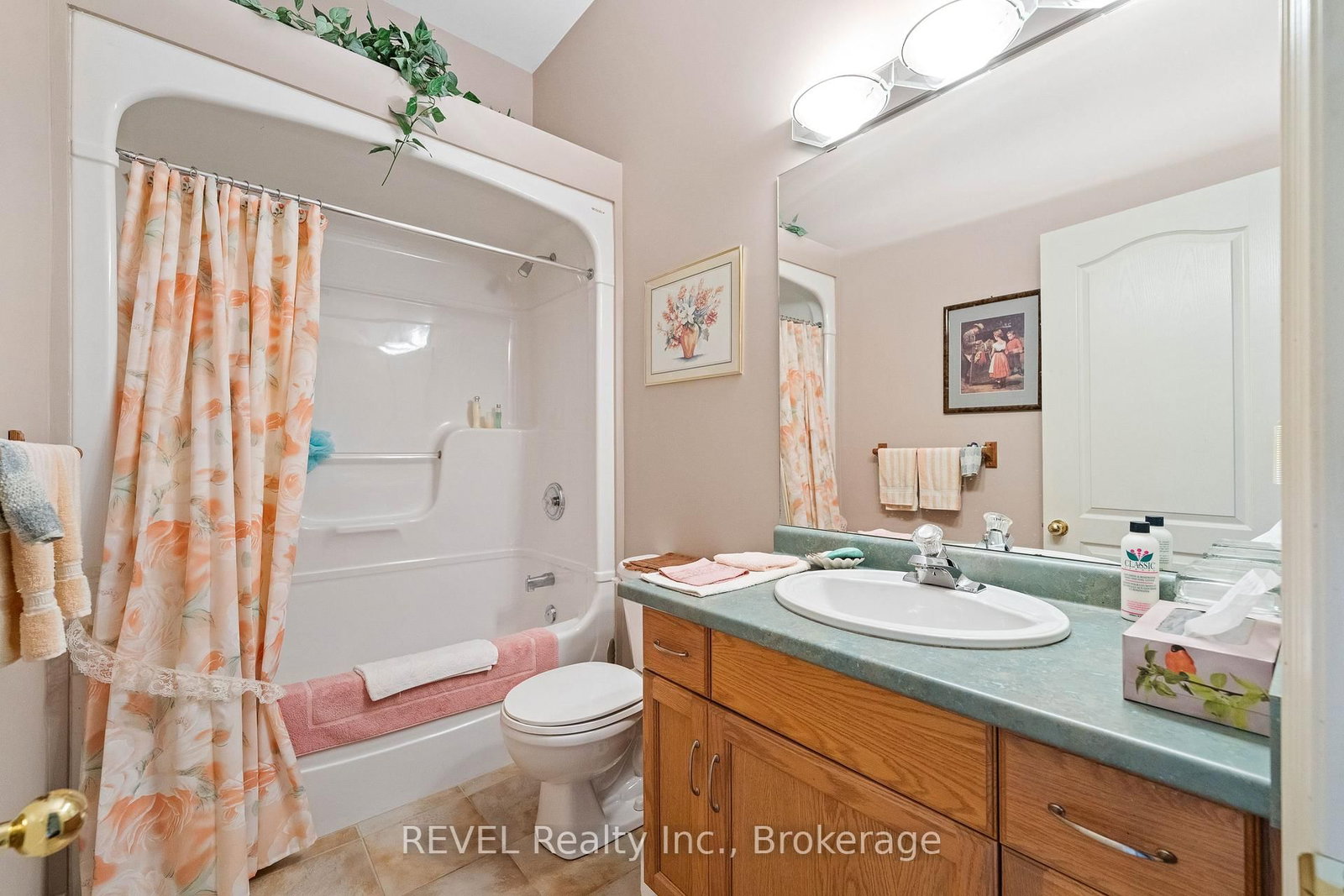 Detached House for sale at 5 Beechwood Crescent, Pelham, Ontario, L0S 1E7 - Fonthill - MLS: X12942616