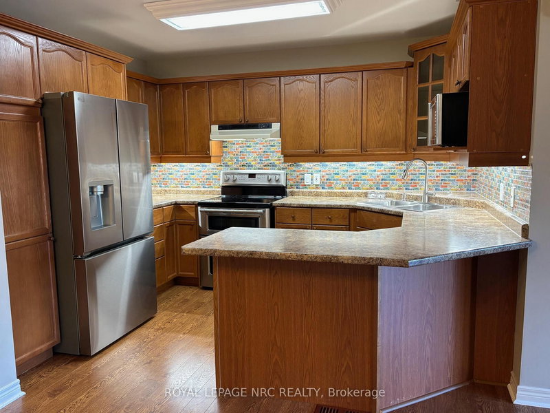 45 Flynn Crt, St. Catharines, L2S 4E1 | Image 3