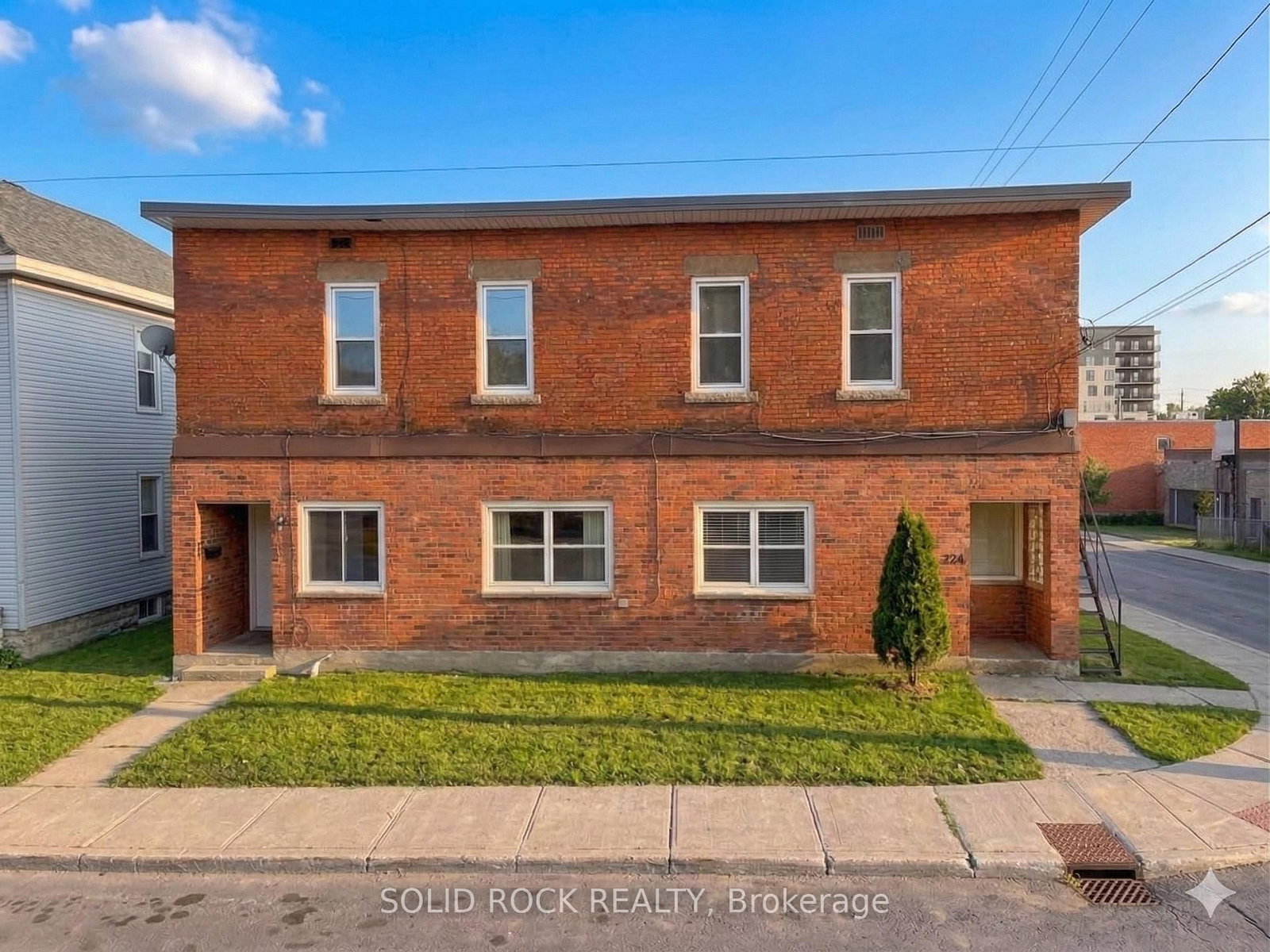 228 Lebreton Street N