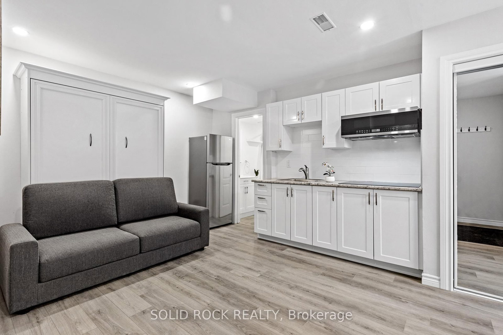 228 Lebreton Street N - Photo 2