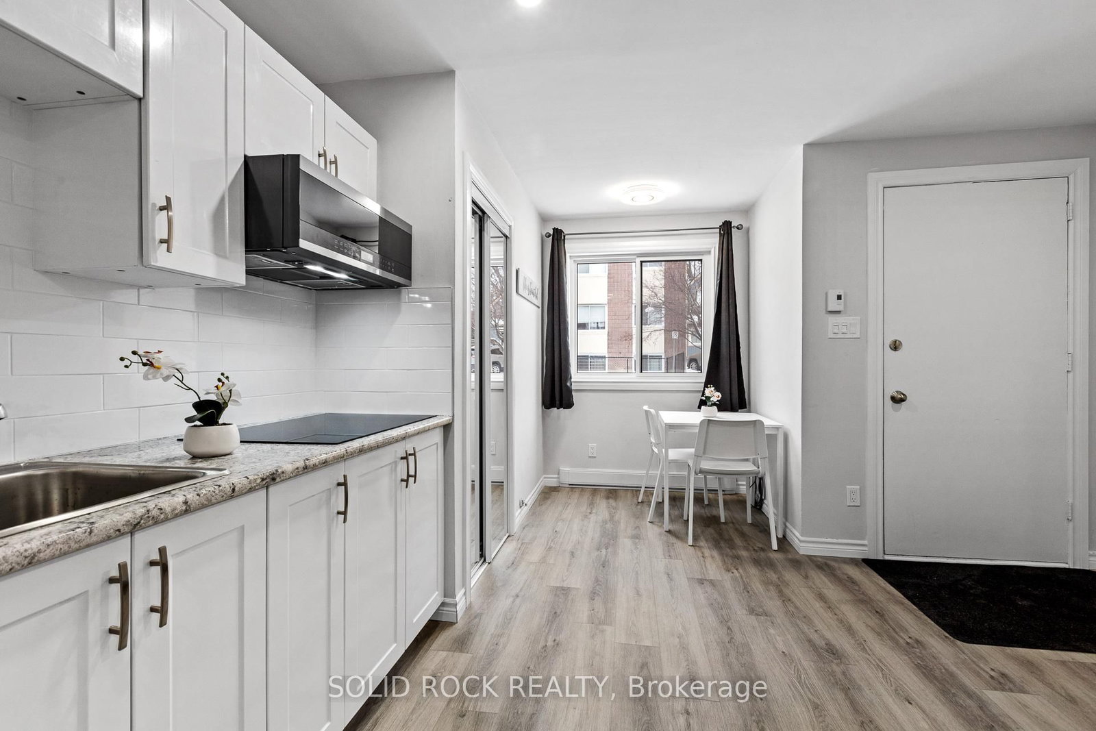 228 Lebreton Street N - Photo 8