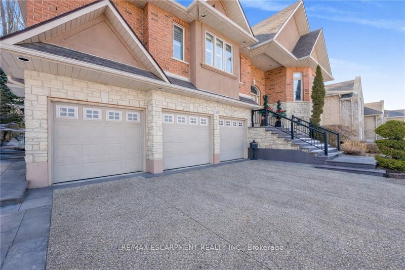 130 Dorchester Dr, Grimsby, L3M 1A8 | Image 2