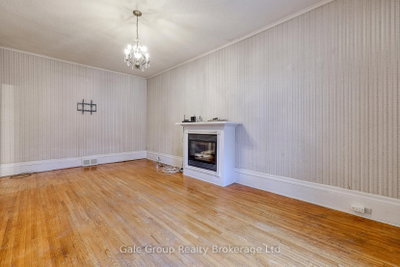 160 Riddell Street — photo 5