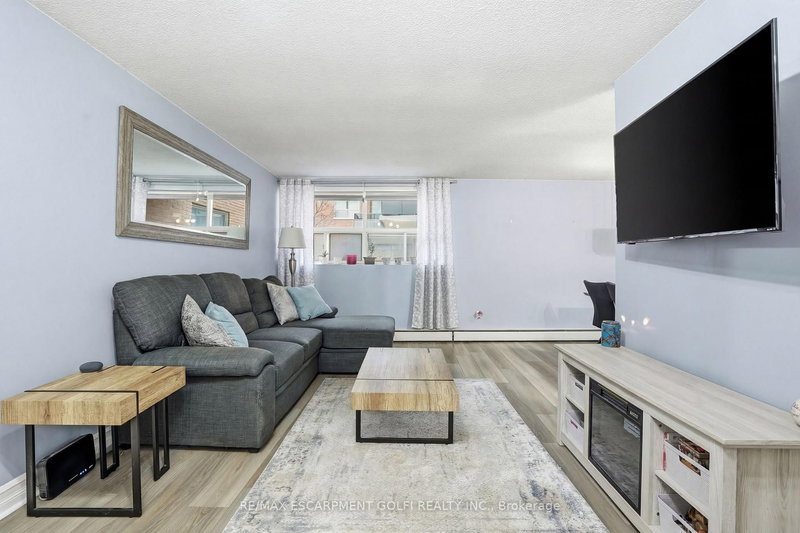 108 - 242 Oakdale Ave, St. Catharines, L2P 3K5 | Image 2