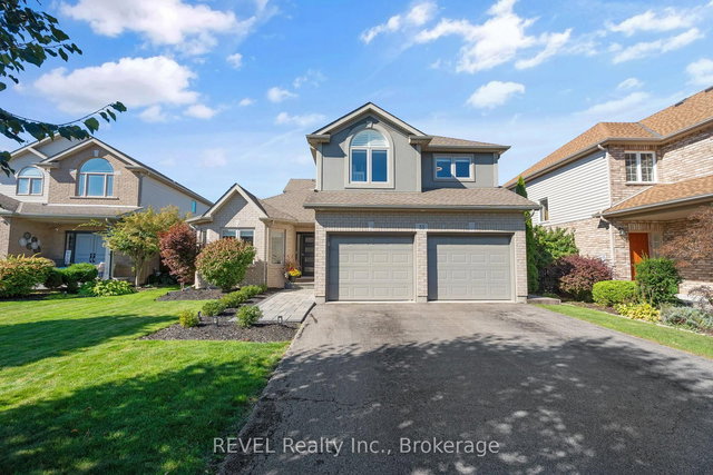 35 AGINCOURT Crescent