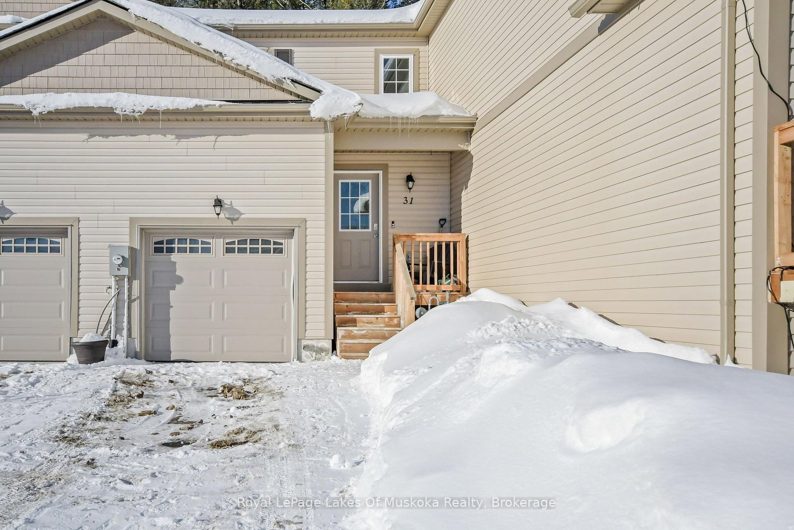 Townhouse for sale at 31 Nicole Park Place, Bracebridge, Ontario, P1L 0C8 - Macaulay - MLS: X12943708
