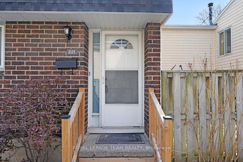221 Petrie Lane, Kanata, K2K 1Z5 | Image 2