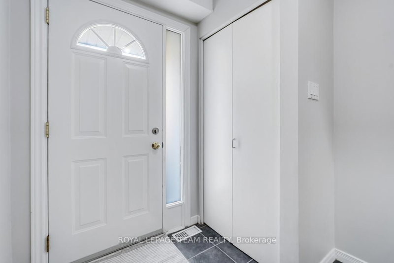 221 Petrie Lane, Kanata, K2K 1Z5 | Image 3