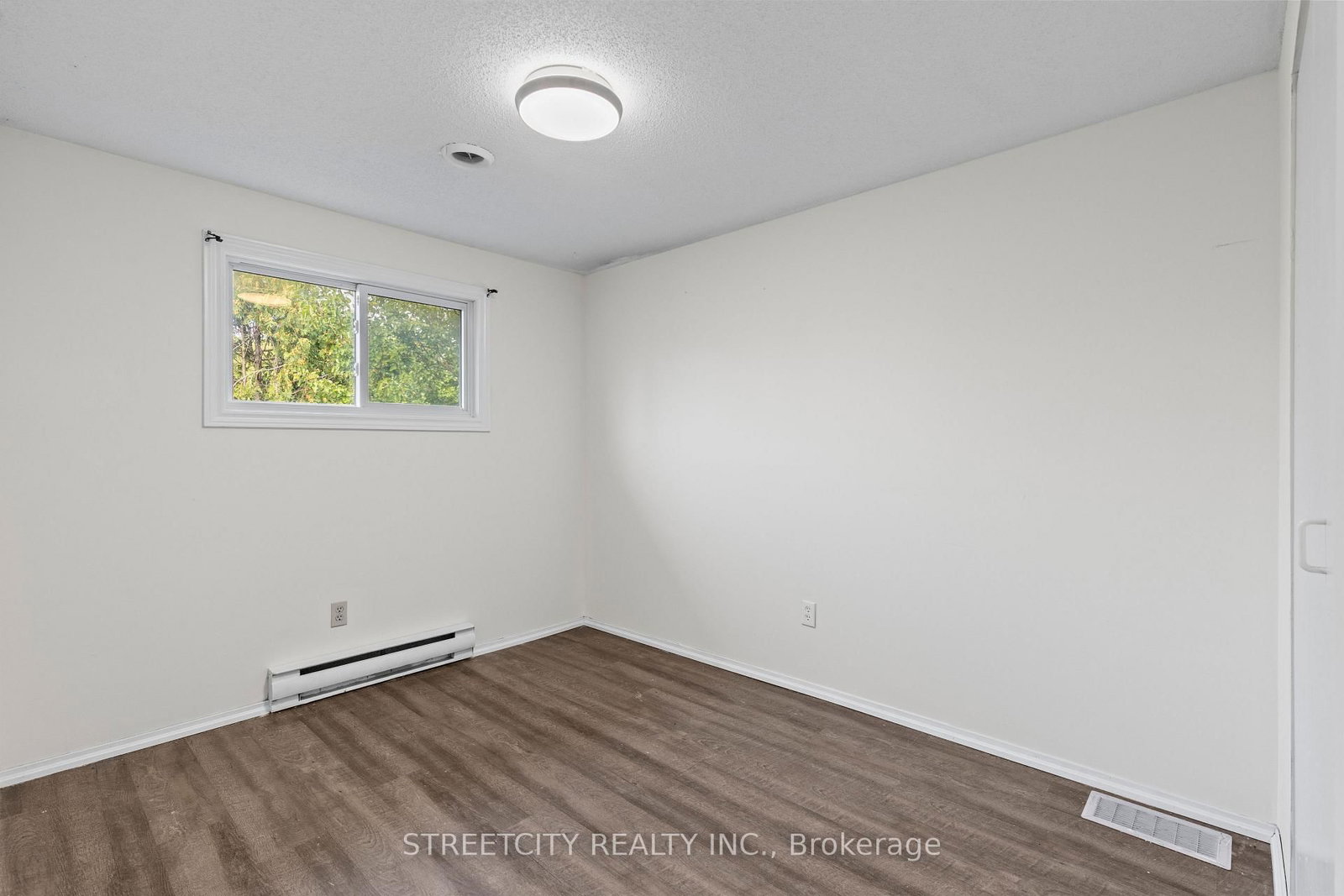 Townhouse for sale at 36-577 Third Street, London East, Ontario, N5V 4B9 - East H - MLS: X12944036