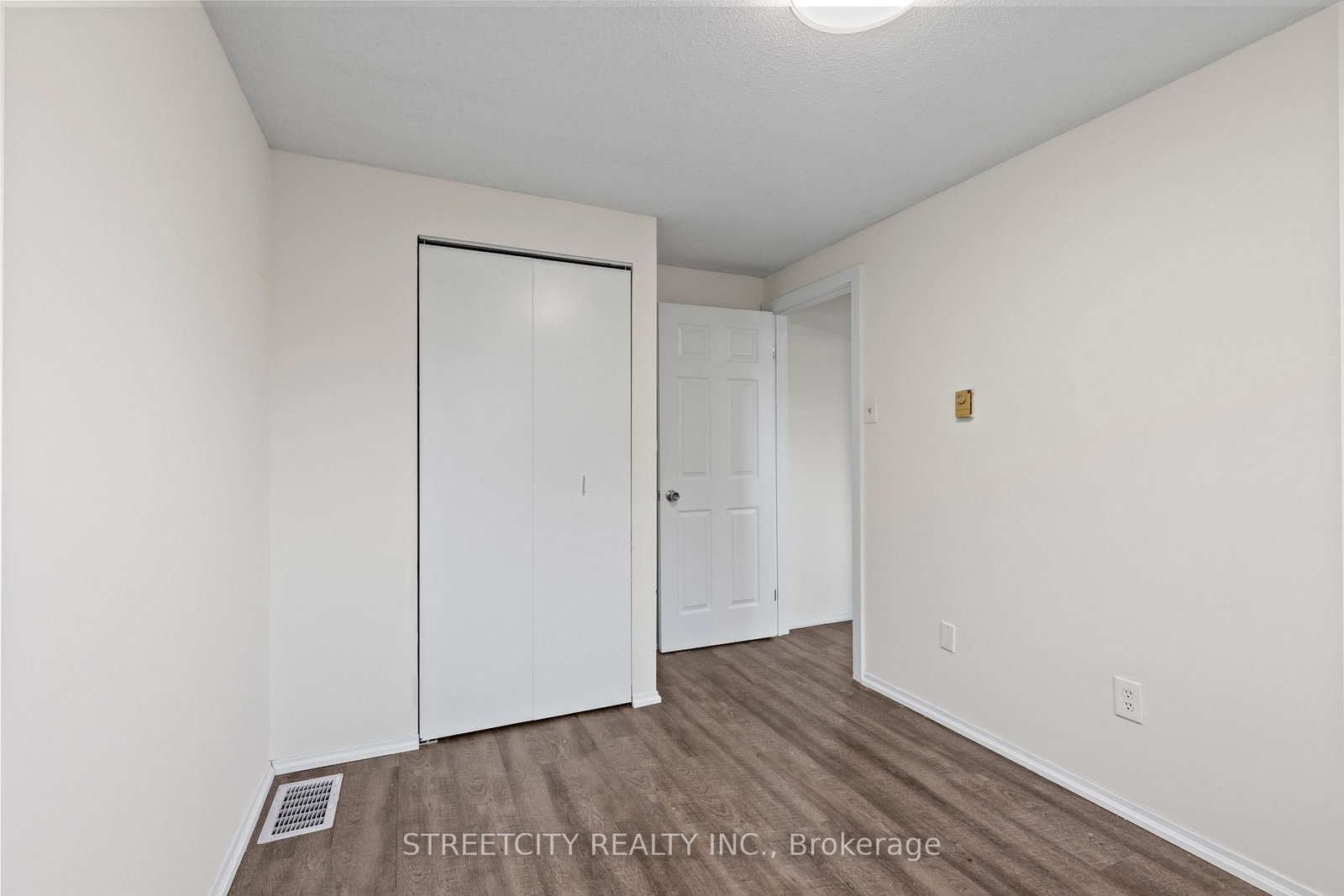 Townhouse for sale at 36-577 Third Street, London East, Ontario, N5V 4B9 - East H - MLS: X12944036